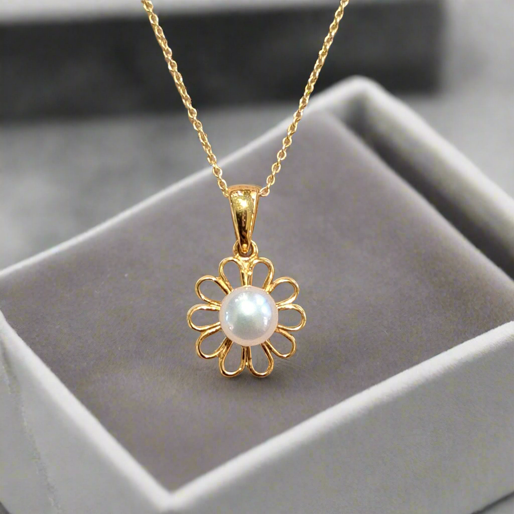 Marguerite with pearl 14K Gold pendant