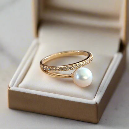 14K  Gold ring with pearl and zirkons