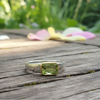 18K gold and sterling silver ring with tetragonal peridot