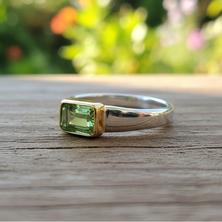 18K gold and sterling silver ring with tetragonal peridot