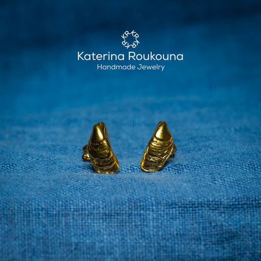 Tiny Mussels Stud Earrings - Katerina Roukouna