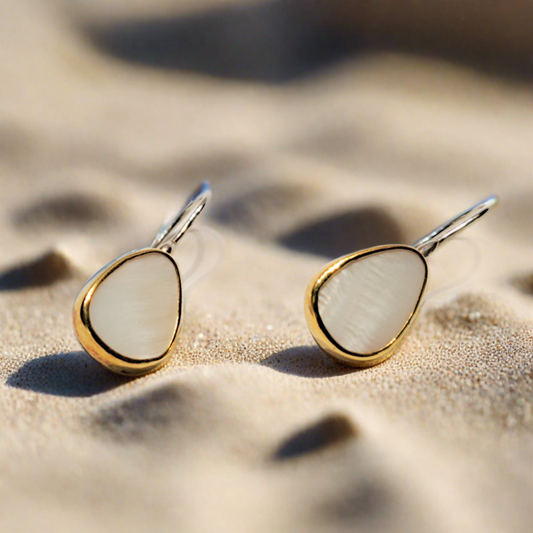 Earrings with mother of pearl,18K gold and sterling silver.