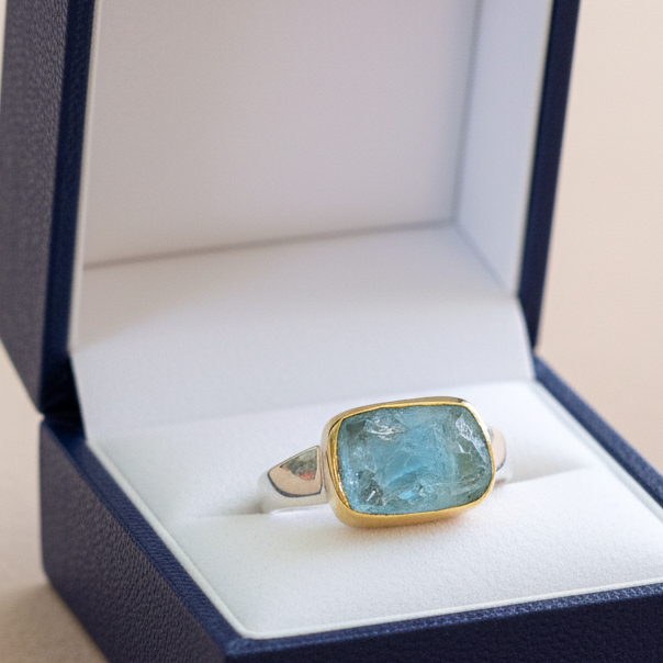 Handmade ring with 18K gold and silver and raw aquamarine