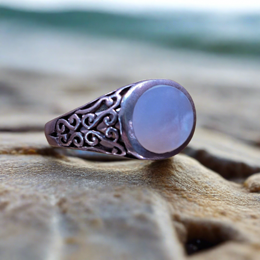 Vintage silver ring with mother of pearl