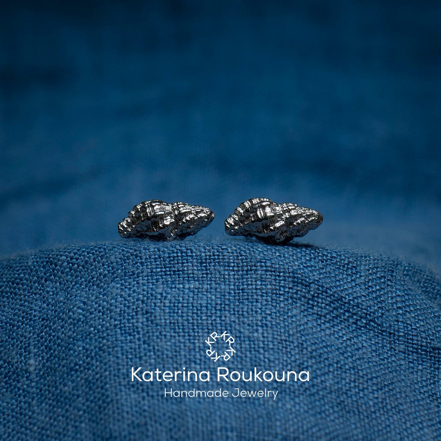 Medium Conch Silver Stud Earrings - Katerina Roukouna