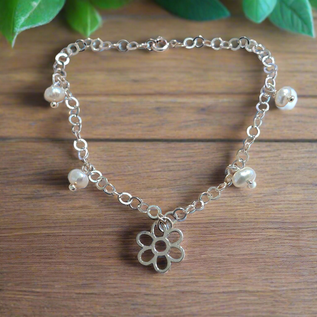 Sterling silver bracelet with pearls