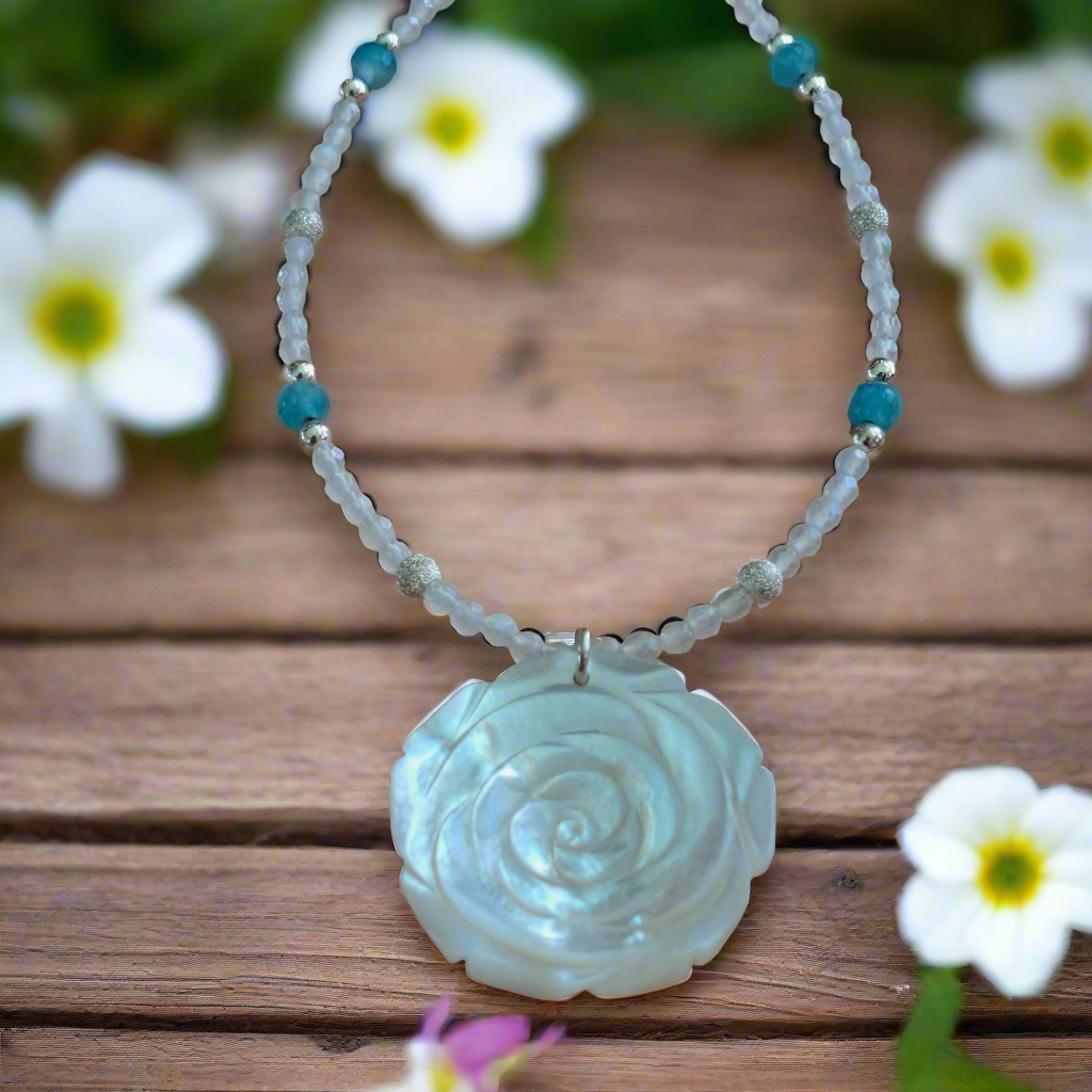 Necklace with agates, mother of pearl and sterling silver.