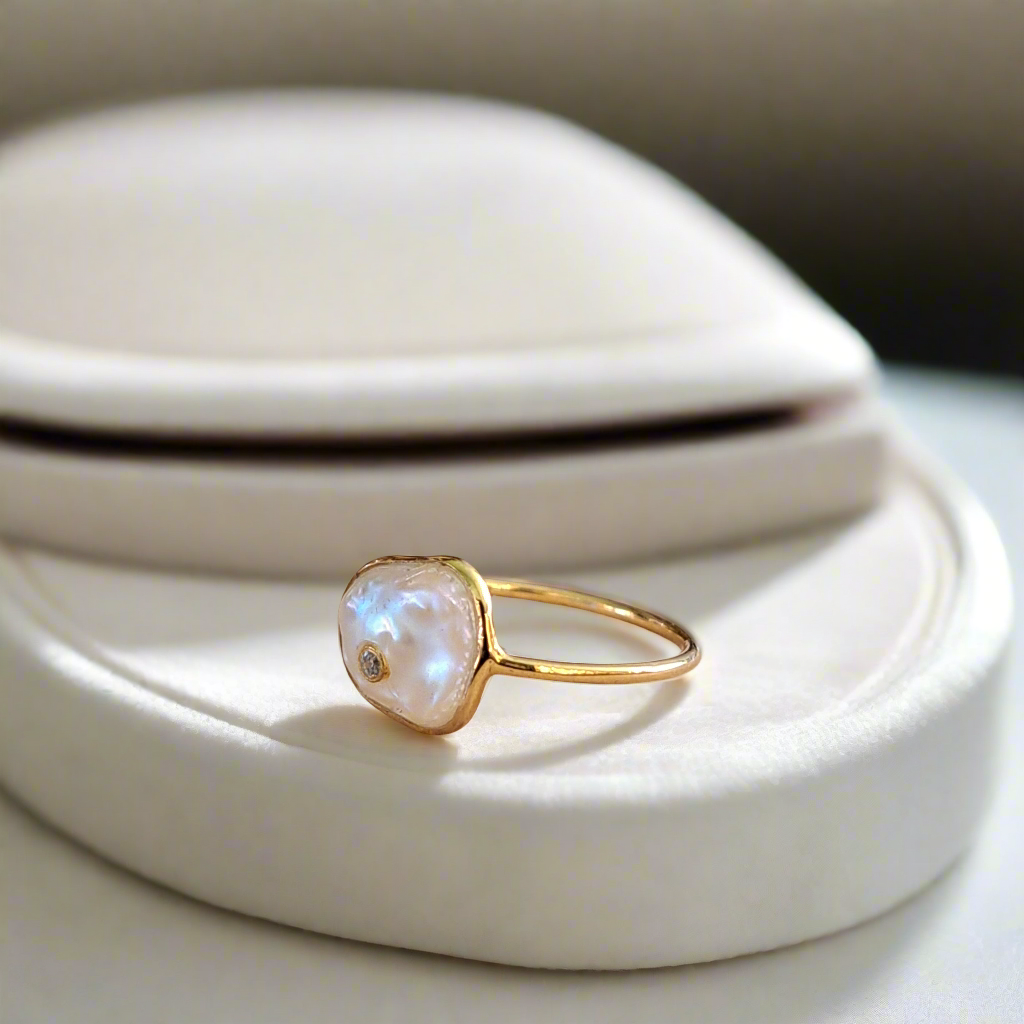 Handmade goldplated sterling silver ring with pearl and zirkon