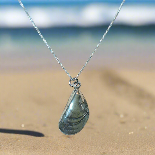 Sterling silver necklace- Mussel (II)