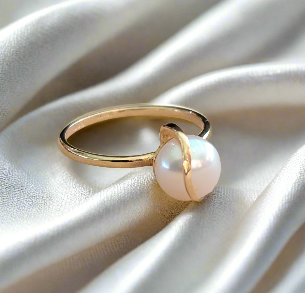 14K Gold ring with a round white pearl