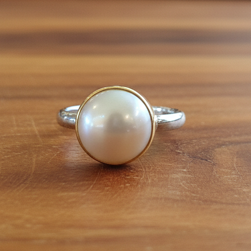 Handmade 18K gold and sterling silver ring with round pearl - Katerina Roukouna