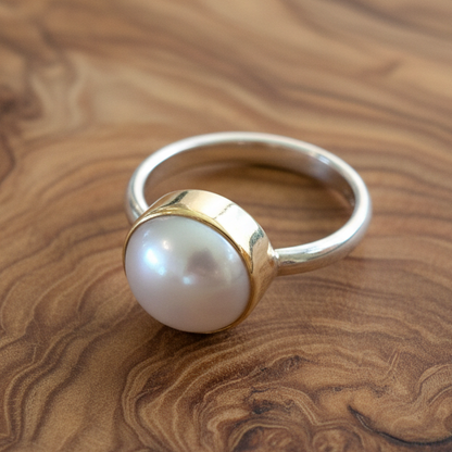 Handmade 18K gold and sterling silver ring with round pearl - Katerina Roukouna