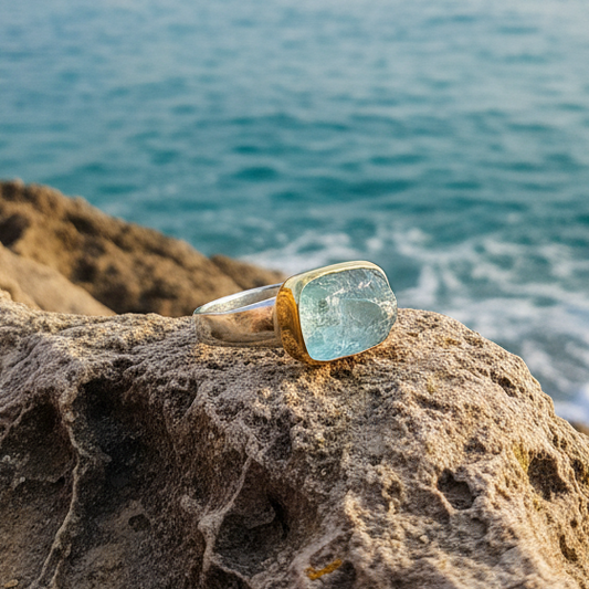 Handmade ring with 18K gold and silver and raw aquamarine - Katerina Roukouna