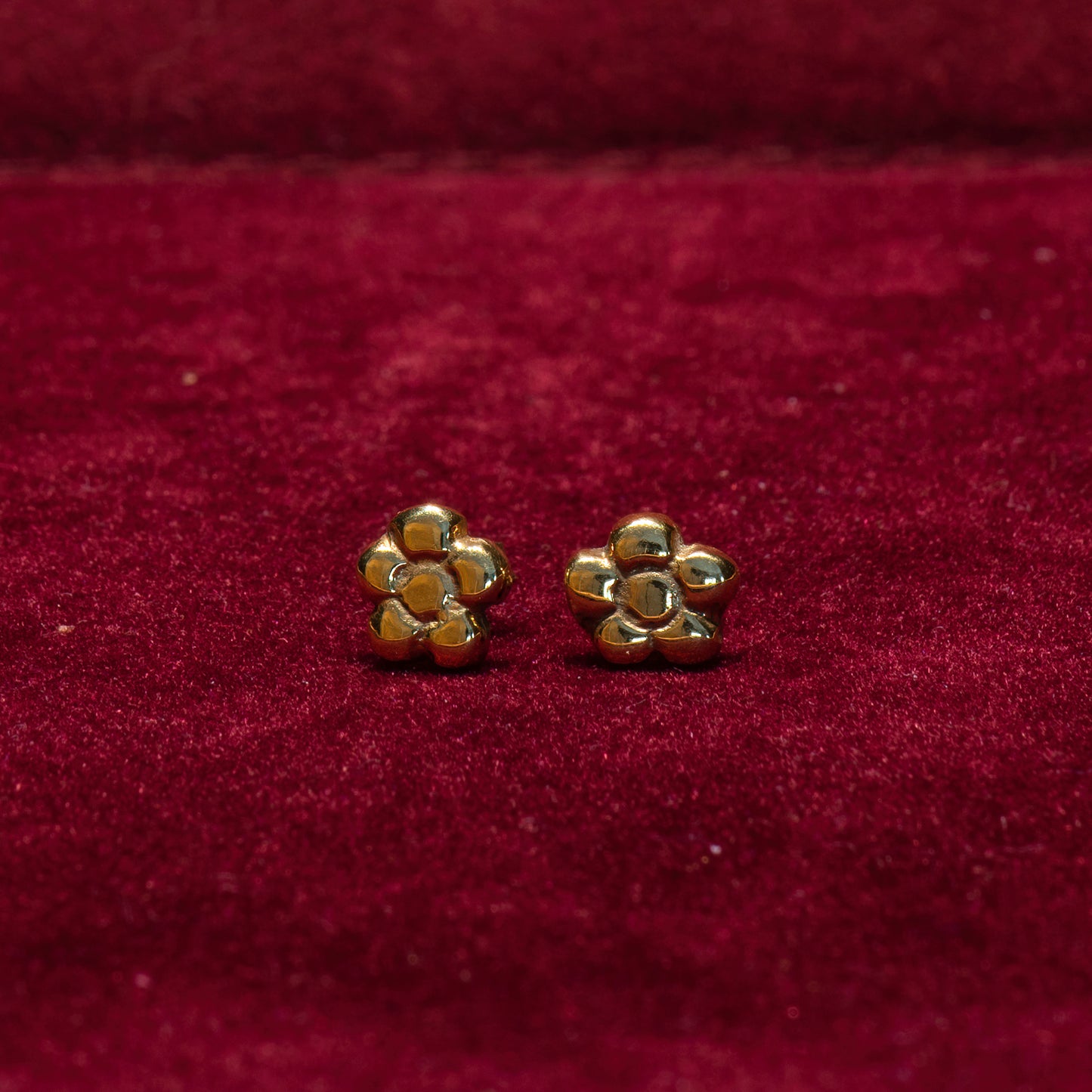 14K Gold  stud earrings- daisies