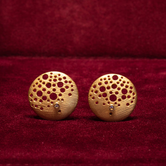 Handmade 18k Gold earrings with diamonds