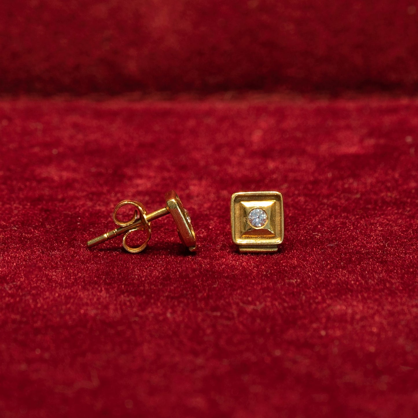 18Κ Gold  square earrings with diamonds