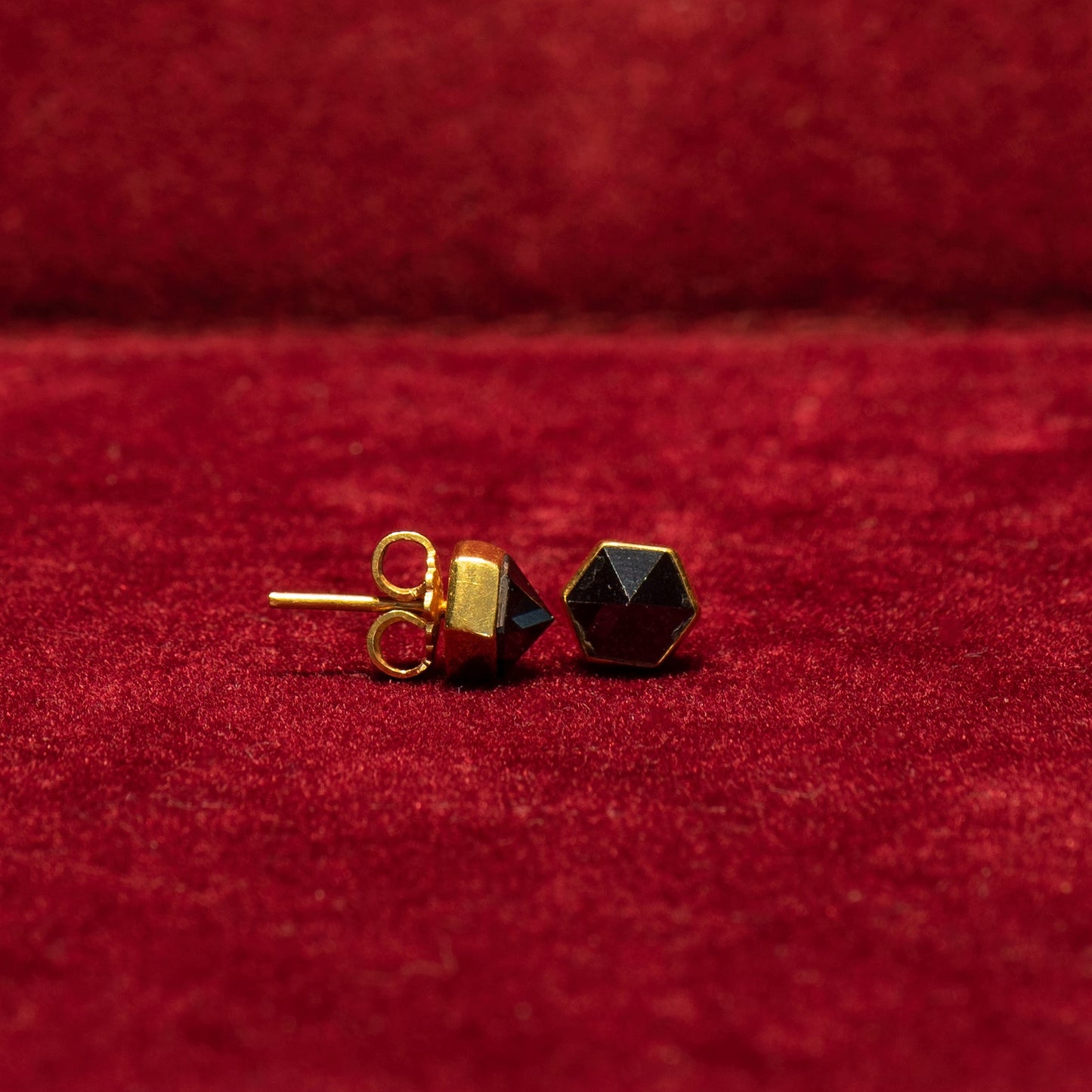 22k Gold stud earrings with garnets