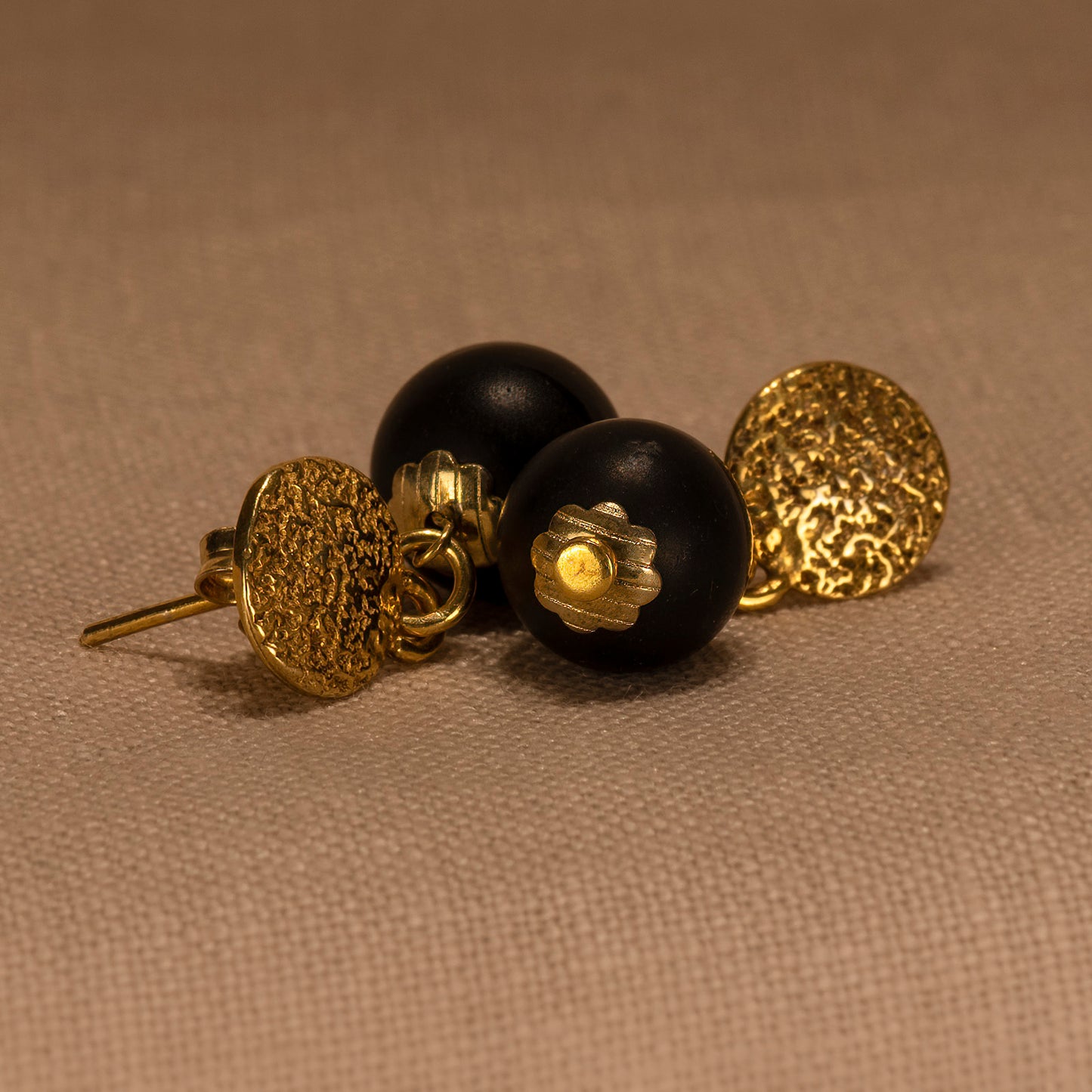 Gold plated silver earrings with onyx