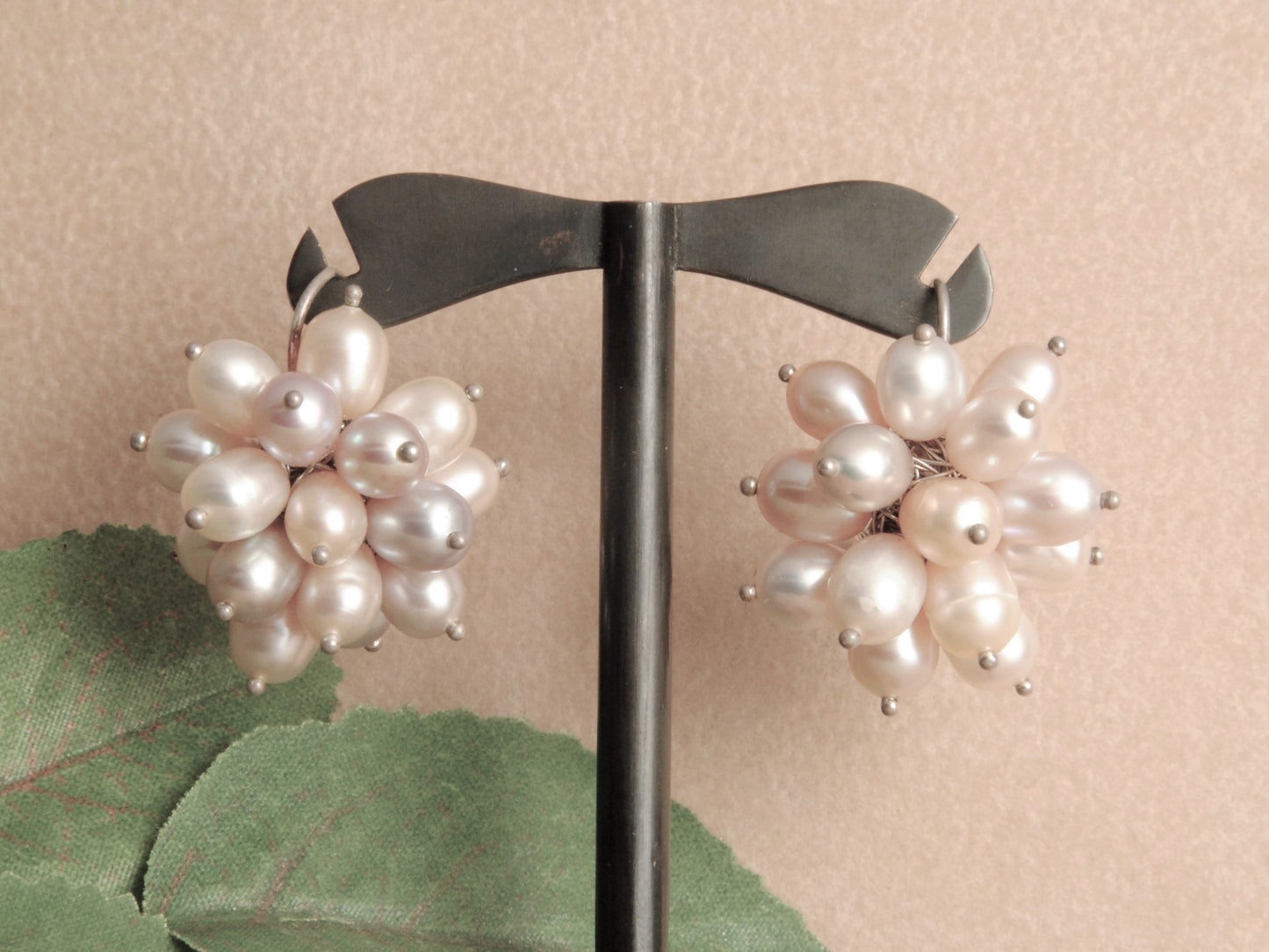 Pearls bouquet earrings