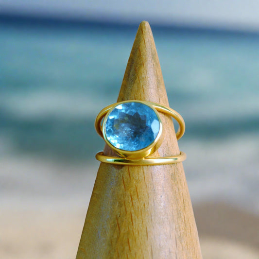 Handmade 18K ring with aquamarine
