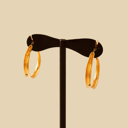 Leaf gold plated earrings in a  round shape like hoops