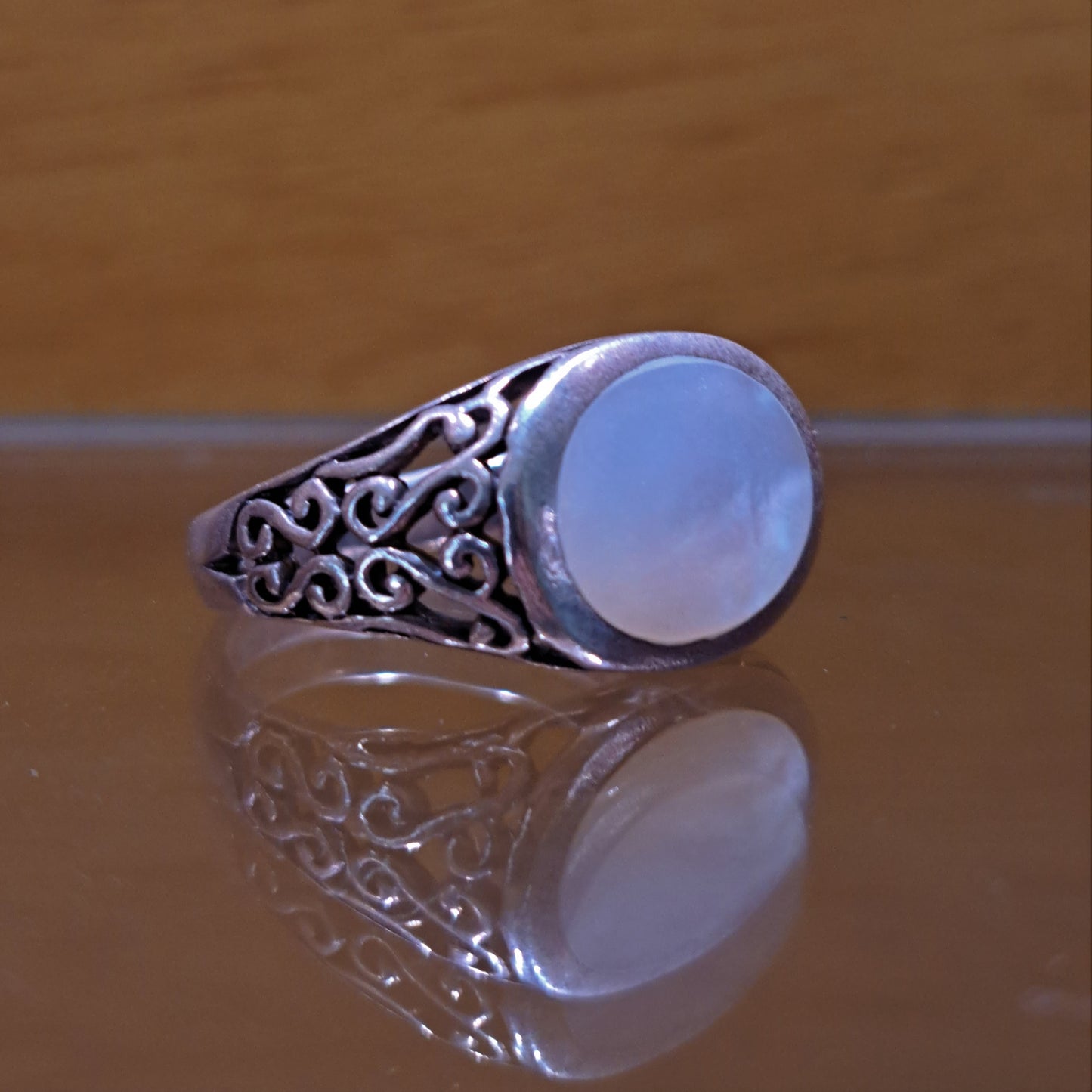 Vintage silver ring with mother of pearl