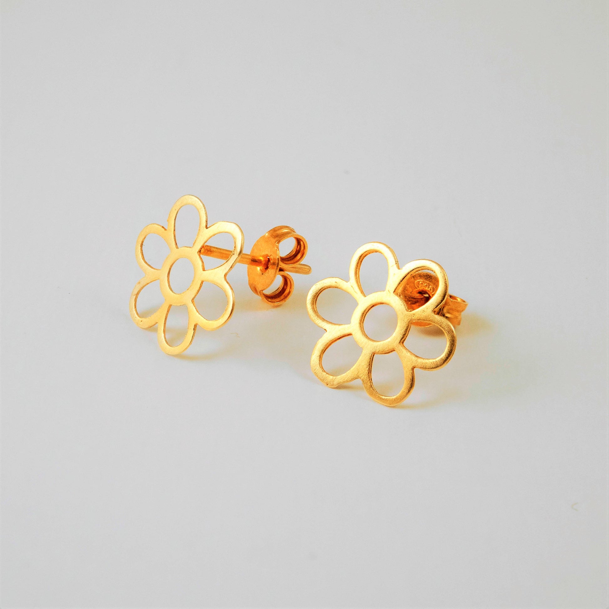 Tiny Marguerite - stud gold plated sterling silver earrings